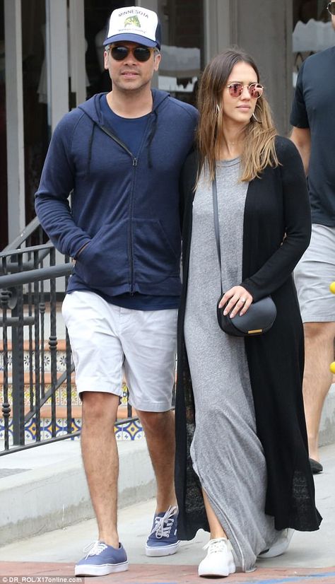 Dad style: Hubby Cash looked beachy in light shorts, a navy zip up and blue trucker hat.... Jessica Alba Casual, Blue Trucker Hat, Dad Style, Jessica Alba Style, Victoria Beckham Dress, Stylish Maternity Outfits, Dad Fashion, Stylish Maternity, Layering Outfits