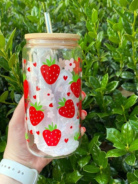 you will definetly drink more with this cup Strawberry Glass Cup, Can Strawberries, Strawberry Iced Coffee, Aesthetic Birthday Gifts, Trendy Cups, Cute Glass Cups, Thing Aesthetic, Glass Cup Design, Kawaii Home Decor