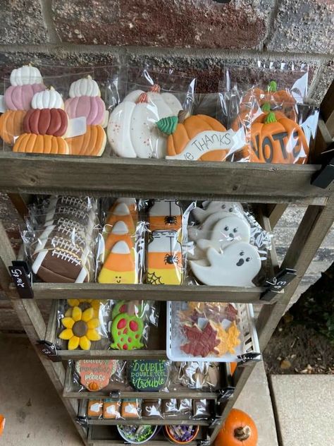 Fall Cookie Pop Up Shop, Christmas Cookie Pop Up Shop, Cookie Sales Display, Halloween Mini Cookie Sets, Fall Vendor Market, Cookie Popup Display, Halloween Farmers Market Ideas, Decorated Cookie Display, Vendor Baked Goods