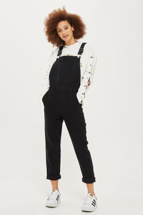 MOTO Slim Leg Dungarees Cute 80s Outfits, Style Salopette, Overalls Fashion, Fancy Frocks, Minimalist Capsule Wardrobe, Spring Capsule Wardrobe, 80s Outfit, Topshop Outfit, Slim Leg