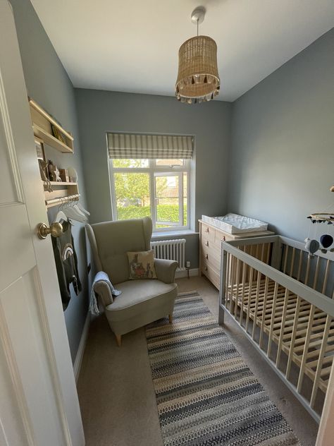 Nursery With Double Bed, Box Room Nursery Ideas, Tiny Baby Room, Small Baby Room Ideas, Rv Nursery, Tiny Nursery Ideas, Box Room Nursery, Small Nursery Layout, Nursery 2024