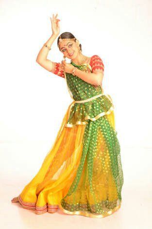 Katak Dance, Kathak Dress, Dance Mudras, India Quilt, Kathak Costume, India Dancing, Indian Dances, Indian Dancing, Indian Classical Dancer