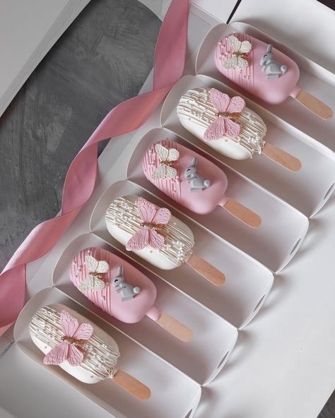 🤍 | Instagram Cakecicles Ideas Birthday, Elegant Cakesicles Ideas, Pink Cakesicles Ideas For Birthday, Ice Cream Theme Cakesicles, Pretty Cakesicles, Pink Cake Popsicles, Chocolate Molds Recipe, Cake Sicles, Cakesicles Ideas