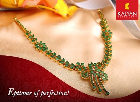 Gold emerald necklace Kempula Necklace Designs, Emerald Necklace Indian Gold Jewellery, Emerald Necklace Indian, Gold Emerald Necklace, Ruby Necklace Designs, Ruby Jewelry Necklaces, Neck Pieces Jewelry, Antique Necklaces Design, Choker Necklace Designs