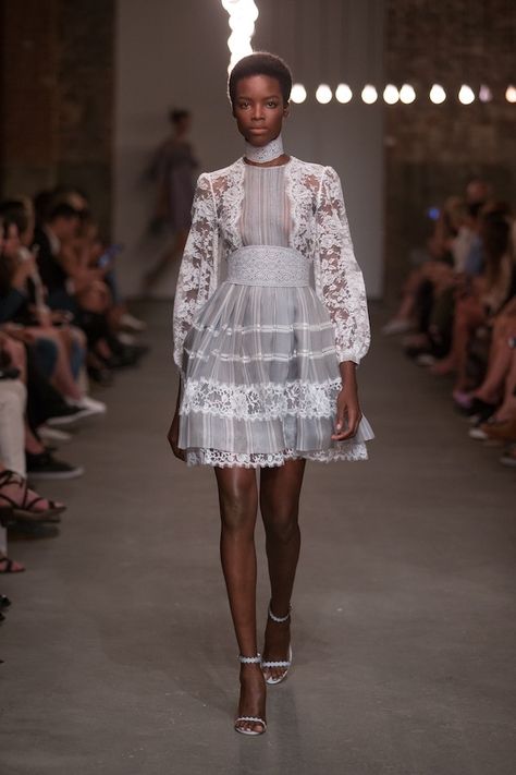 NYFW recap: Zimmermann Spring 2016 Ready To Wear runway | Fashion Journal Fashion Dresses Runway, Fashion Show Design, Haute Couture Style, Fashion Design Inspiration, Zimmerman Dress, Mode Editorials, Couture Mode, Runway Dresses, Fashion Week Runway