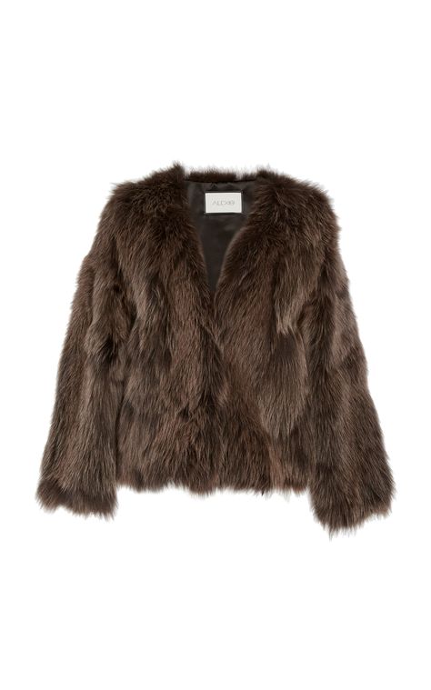 Brown Fur Coat, Avengers Outfits, Brown Faux Fur Coat, White Fur Coat, Brown Fur, Capsule Outfits, Stockholm Fashion, Dressed To Kill, Wearing Clothes