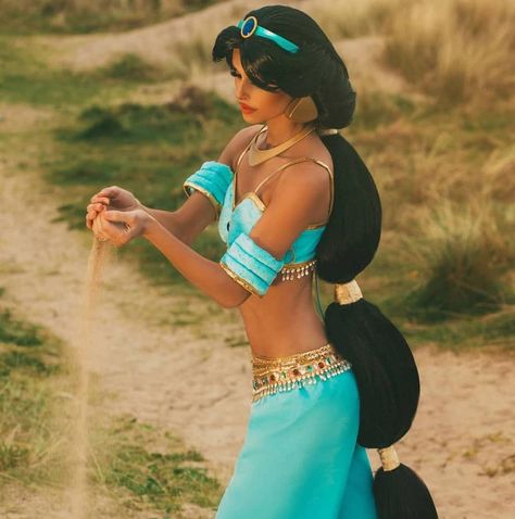 @disney_princess_sian: “My most favourite cosplay photo, been watching the live action aladdin again and it is so beautiful…” Jasmine Outfit, Jasmine Cosplay, Princess Jasmine Cosplay, Jasmine Halloween Costume, Princess Jasmine Costume, Halloween Princess, Disney Jasmine, Hallowen Costume, Black Halloween Dress