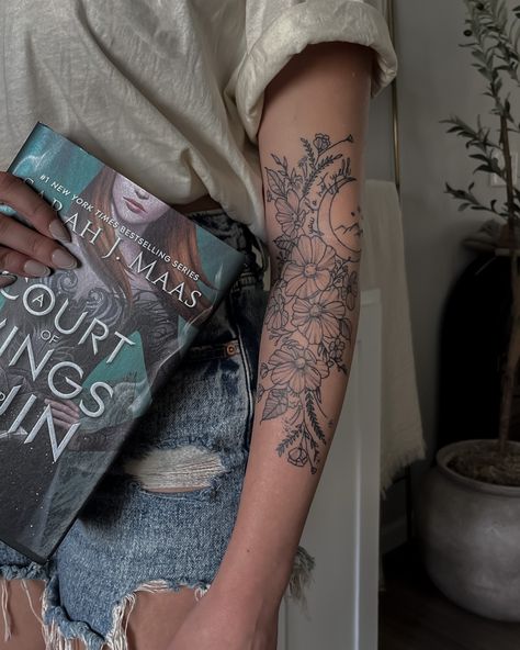 Floral Acotar Tattoo, Fantasy Inspired Tattoo Sleeve, With You Tattoo, Credence Book Tattoo, Book Tattoo Inspiration, Feyre Inspired Tattoo, A Court Of Dreams Tattoo, Sarah J Maas Tattoo Sleeve, Book Series Tattoos