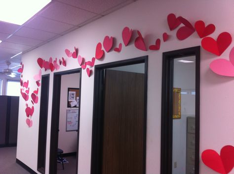 Office Valentines, Valentines Day Office, The Office Valentines, Hadiah Valentine, Valentine Door Decorations, Valentinstag Party, Diy Valentine's Day Decorations, Diy Valentines Decorations, Office Cubicle