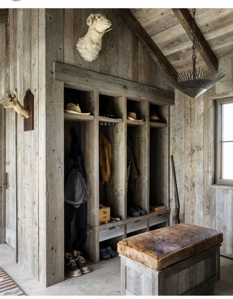 Rustic Home Storage Ideas, Rustic Ranch Interior, Western Mudroom, Reclaimed Wood Interior, Rustic Wood Paneling, Western Bench, Rustic Mudroom, Rustic Ranch House, Eclectic Western