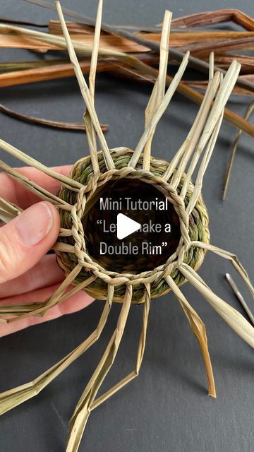 Fairy doors.Hemp Crochet.Wild Basketry on Instagram: "Follow along as we make a tiny basket with a double rim top. I’ve used dianella for my spokes & weavers of green chasmanthe, yellow flag iris, marginata for the black & papyrus giving the golden colour. Dianella is an Australian native also called flax Lilly, NZ flax would be a similar alternative. I welcome questions so ask away if something isn’t making sense.  Happy weaving 💚🤎. Robyn . .  #basketry#basketrytutorial#learntoweave#twinedbasket#basketweaving#weaving#naturalfibres#naturalfibers#grassbasket#foragedfibres#howtoweave#makeabasket#robynmorris_atelier" Native American Basket Weaving Tutorial, Basket Weaving Patterns Free, Wild Basketry, Hemp Crochet, Leaf Weaving, Natural Weaving, Wheat Weaving, Grass Weaving, Circular Weaving