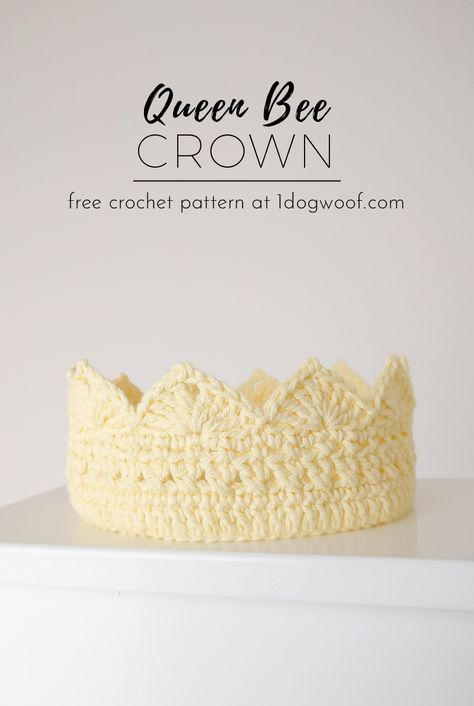 FREE crochet pattern for a an adult crochet crown, for all the queen bees in your life! | www.1dogwoof.com Queen Bee Crown, Crochet Crown Pattern, Bee Crown, Bandeau Au Crochet, Crochet Crown, Confection Au Crochet, Crown Pattern, Pola Amigurumi, Crochet Simple