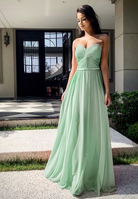 Circle Skirt Outfits, Mint Bridesmaid Dresses, Wedding Mint Green, Beauty Video Ideas, Fashion Forever, Woman Illustration, Green Wedding, Circle Skirt, Skirt Outfits