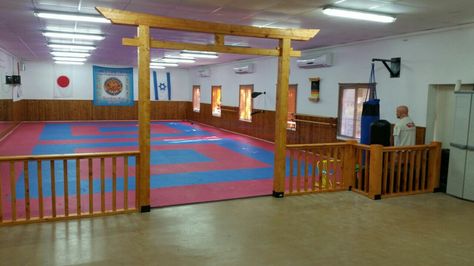 Sho Ryu Kan dojo design Martial Arts Dojo Design, Karate Dojo Design, Dojo Aesthetic, Dojang Design, Dojo Decor, Dojo Design, Japanese Karate, Dojo Ideas, Aikido Martial Arts