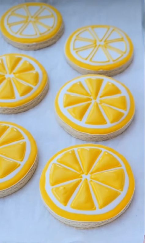 Lime Cookies Decorated, Lemon Decorated Cookies, Lime Sugar Cookies, Lime Cookies, Ultimate Cookies, Fruit Cookies, Food Cookies, Orange Citrus, Lemon Decor