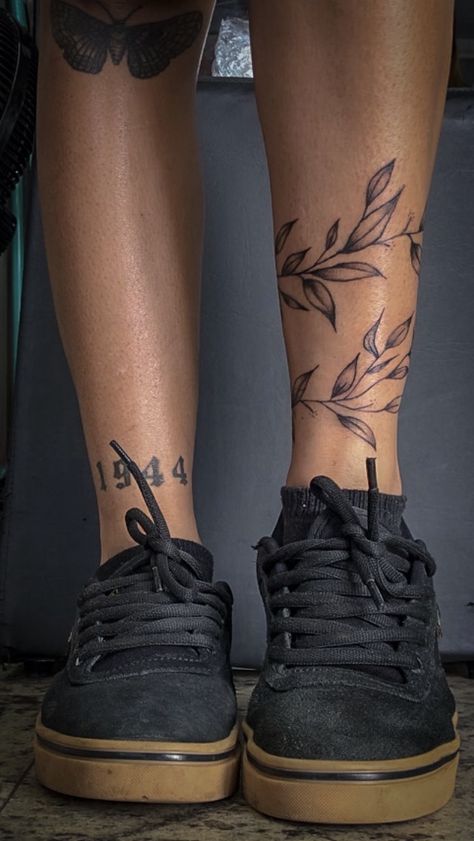 Legs Tattoo Women, Tattoo Leg Woman, Woman Leg Tattoo Ideas, Traditional Tattoos Leg, Wrap Around Leg Tattoo Women, Cool Leg Tattoos, Women Tattoo Placement, Flower Hip Tattoos, Tattoo Mafia