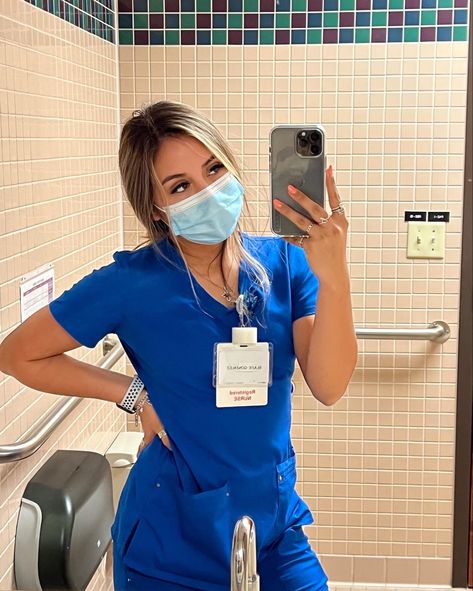 Healthcare Worker Aesthetic, Nurse Anesthetist Aesthetic, Nurse Selfie, Nursing Scrubs Pattern, Best Gifts For Nurses, Nurse Outfit Scrubs, Medical Scrubs Fashion, Pediatric Nurse Practitioner, Nursing Goals