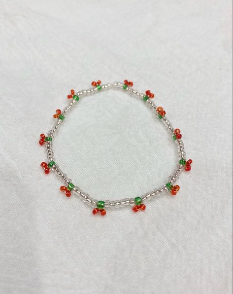 Red Bead Bracelet Ideas, Couple Bracelets Diy, Red Bracelet Diy, Pearl Bracelet Diy, Bracelets Idea, Cherry Bracelet, Manik Manik, Small Bead Bracelet, Beaded Braclets