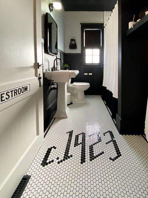 Historical Bathroom Remodel, Bathroom Ideas 2022, Classic Black And White Bathroom, Vintage Black And White Bathroom, Black And White Vintage Bathroom, 1900s House, Bathroom 2022, Black And White Tile Bathroom, Black And White Tiles Bathroom