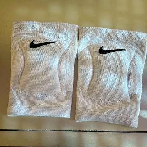 Nike,White, Size M/L Volleyball Kneepads, Teen Christmas Wishlist, 13th Birthday Wishes, Club Volleyball, Volleyball Bag, Nike Volleyball, Volleyball Gear, Volleyball Stuff, Indoor Volleyball