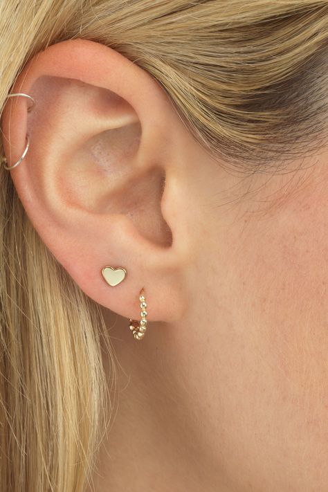 Double Piercing Hoop And Stud, Double Earrings Aesthetic, Earing 2 Piercing, 2nd Piercing Aesthetic, Two Persings Ear, Right Ear Piercing Ideas, Second Piercing Studs, Second Ear Piercing Ideas Aesthetic, Double Ear Piercings Aesthetic