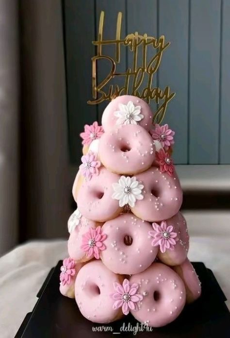 Diy Donut Cake Tower, Stacked Donut Cake, Donut Tower Birthday, Donat Tower, Donut Stack, Donut Birthday Cake, Doughnut Recipe Easy, Donut Tower, Birthday Cake Decorating Ideas