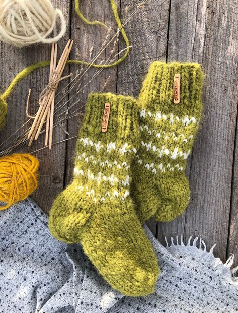 Hygge Living, Woolen Socks, Wool Bed, Green Socks, Knitted Socks, Socks For Women, Warm Socks, Wool Socks, Green Wool