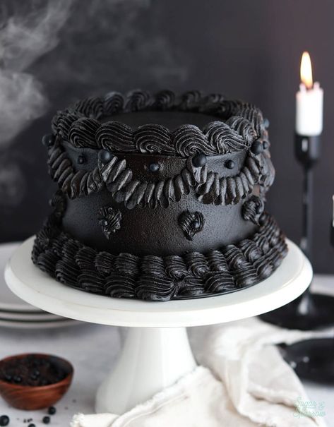 Black Velvet Cake Recipe, Black Velvet Cake, Goth Cakes, Cherry Chip Cake, Black Velvet Cakes, Spooky Halloween Cakes, Gothic Cake, Bolo Vintage, Spooky Cake