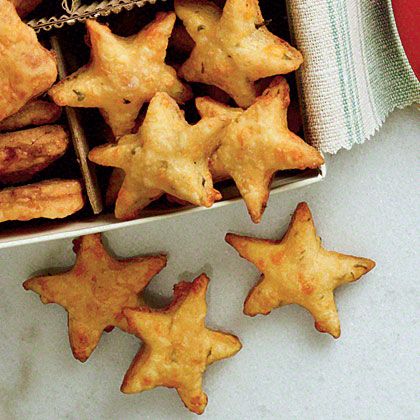 Cheese Straws Recipe, Cheese Straws, Star Food, Christmas Menu, Christmas Cooking, Christmas Appetizers, Fresh Basil, Appetizers For Party, Christmas Dinner