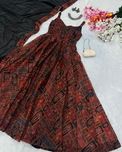 ✔️Save this article for your upcoming occasion 😍😍 ◾For Order or Inquiry Whatsapp Us On +91 6359916676 ◾Product Code : Sc : 245 ◾Material : Jimmy Organza Silk ◾Work Details : Digital Printed ◾Occasion : Partywear, Festive, Casual ✔️100% Assured Quality ✔️Worldwide shipping ✔️Follow : @quickandbook For more updates College Dress Outfit Casual Indian, College Dress Outfit, Flair Outfit, Light Lehenga, Harvard Students, Stylish Outfits Casual, Stylish Kurtis Design, Neat Casual Outfits, Long Frock Designs