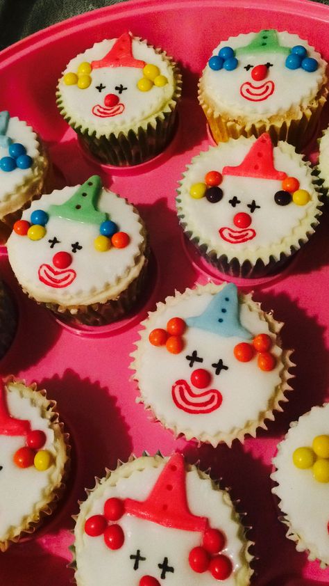 Clown Theme Birthday Party, Clown Cakes Birthdays, Clown Party Ideas, Clown Birthday Party Ideas, Clown Ice Cream, Clown Birthday Cake, Clown Wedding, Clown Core Aesthetic, Pastel Clown