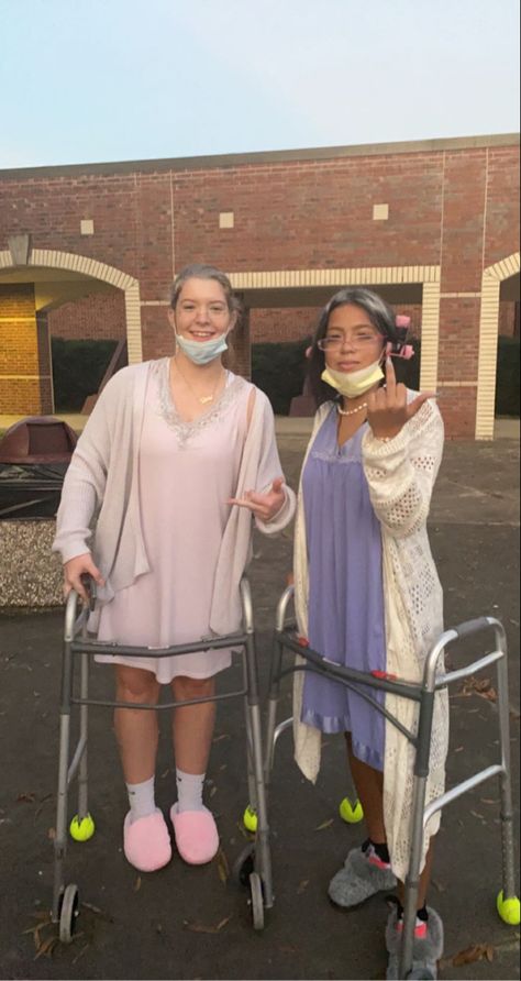 Grandma Day Spirit Week, Old People Clothes Outfits, Old Lady Spirit Week, Grandma Spirit Week, Spirit Week Old People Day, Old People Spirit Day, Grandma Costume Ideas, Grandma Outfit Spirit Week, Grandma And Grandpa Costumes