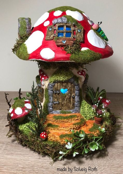 Fairy House Crafts, Art Bottle, Clay Fairy, Fairy Garden Furniture, Bottle House, Clay Fairy House, Plastic Bottle Art, Fairy House Diy, Fairy Garden Crafts