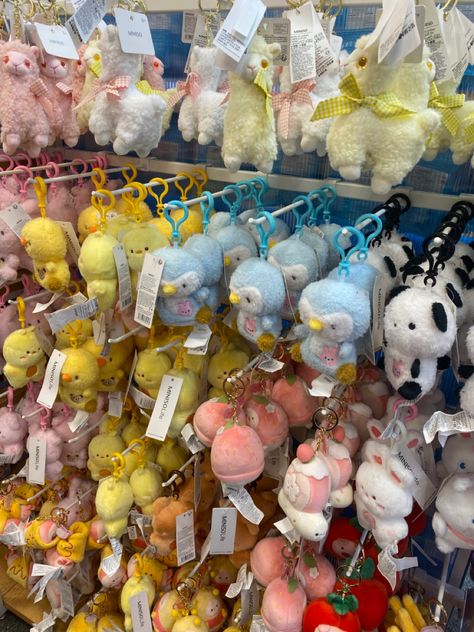 Miniso Plush Keychain, Plush Keychain Aesthetic, Cute Plush Keychain, Keychain Plushies, Cute Keychain Aesthetic, Aesthetic Plushies, Sanrio Shopping, Stationery Store Design, Sanrio Shop