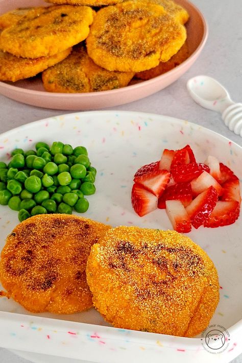 Easy Salmon & Sweet Potato Cakes (Baby-Led Weaning) - Golden Bear Mama Toddler Salmon Recipe, Salmon Sweet Potato Cakes, Bird Nest Cookies, Beet Muffins, Sweet Potato Cakes, Salmon Sweet Potato, Flaxseed Flour, Salmon Fish Cakes, Salmon Cakes Recipe