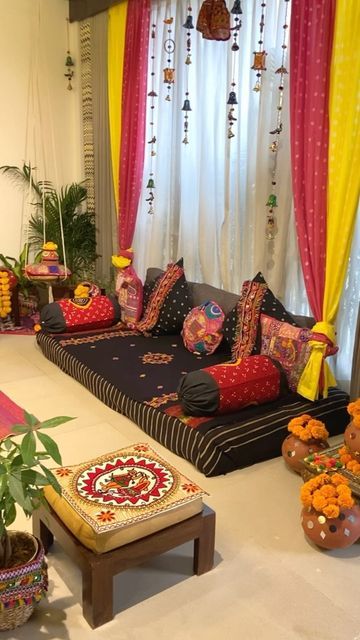 Home Decor Ideas Living Room Diy, Navratri Home Decor, Floor Seating Living Room Small Spaces, Navratri Decoration Ideas For Home, Native American Living Room, Navratri Decor, Indian Living Room Ideas, Navratri Decoration, Floor Seating Living Room