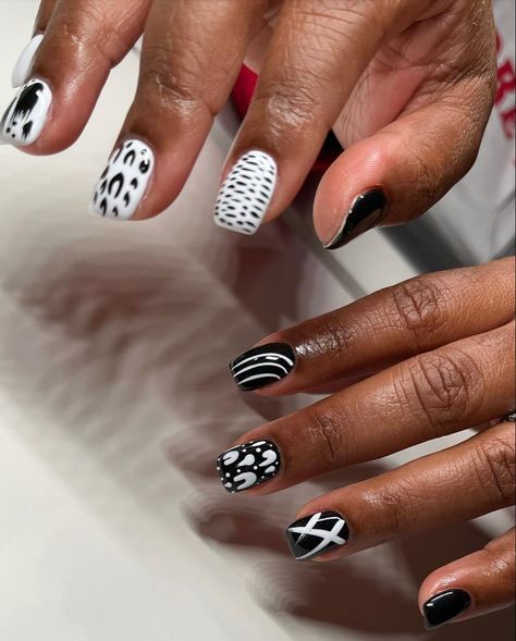 Black Short Nails Ideas, Nail Designs Square, Black Short Nails, Brown Hands, Short Nails Ideas, Nail Party, Girly Nails, Cute Nail Polish, Natural Nail Designs