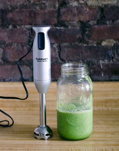 Blender Alternatives - Immersion Blender Mason Jar | Kitchn Immersion Blender Recipes, Blender Tips, Hand Held Blender, Blender Smoothie, Best Smoothie, How To Make Smoothies, Immersion Blender, How To Make Pesto, Smoothie Blender