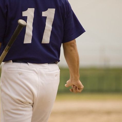 Oxygenated cleaners can help to remove stains from baseball pants. Clean Hacks, Homemade Toilet Cleaner, Clean Baking Pans, Cleaning Painted Walls, Grass Stains, Glass Cooktop, Red Dirt, Deep Cleaning Tips, Baseball Pants