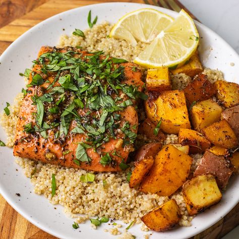 Maple Butter Salmon with Potatoes and Squash - Avocado Skillet Salmon Recipes With Sweet Potatoes, Salmon Butternut Squash, Sweet Potato And Salmon Recipes, Salmon With Potatoes, Avocado Skillet, Pescetarian Diet, Spicy Tuna Salad, Delicious Salmon Recipes, Salmon And Sweet Potato