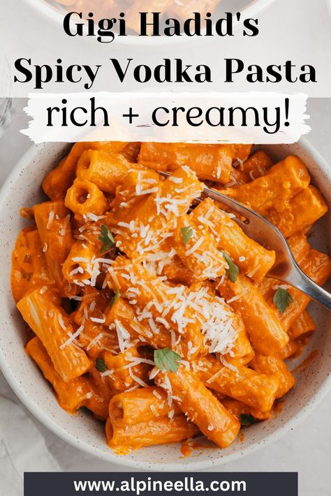 A bowl of spicy vodka pasta topped with grated parmesan. Pasta Gigi Hadid, Vodka Rigatoni, Gigi Hadid Pasta, Spicy Vodka Pasta, Hadid Pasta, Homemade Vodka Sauce, Creamy Vodka Sauce, Fresh Vegetable Recipes, Just Ingredients