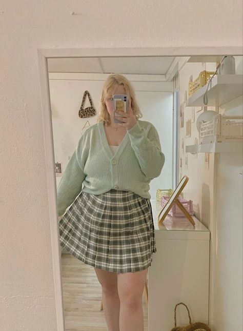 Soft Outfits Plus Size, Soft Plus Size Outfits, Mid Size Clothing, Medium Size Outfits Aesthetic, Outfits For Medium Sized Teenagers, Outfit Ideas Medium Size, M Size Outfits, Plus Size Girly Outfits, Medium Sized Girls Outfits