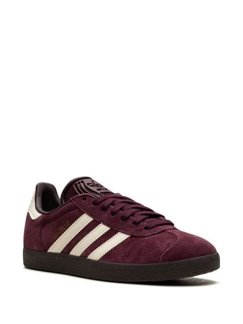 Maroon Sneakers, Nike Tenis, Maroon Shoes, Sneakers Purple, Adidas Originals Gazelle, Shoe Wishlist, Purple Sneakers, Shoe Inspo, Volleyball Shoes