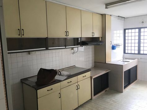 Shunfu Road HDB Before & After Interior Design & Renovation Kitchen Ideas Hdb, Singapore Apartment, Hdb Kitchen, Hdb Renovation, Standard Kitchen, Interior Design Singapore, Interior Design Work, New Interior Design, Minimalist Interior Design