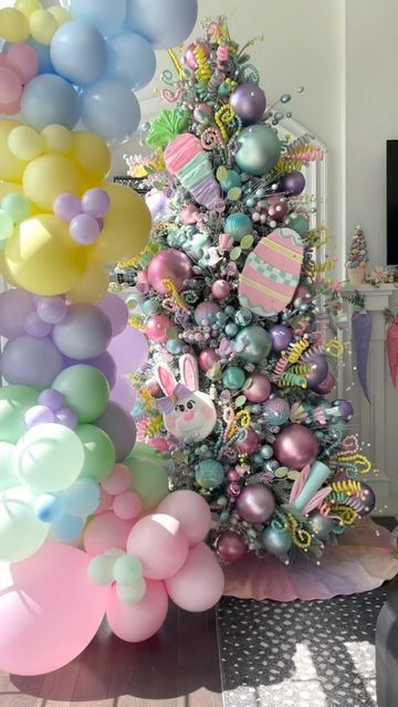 SAMI RICCIOLI on Instagram: "Happy Easter weekend my friends 🐣 #easterdecor #eastertree" Easter Festival Ideas, Easter Trees Ideas, Easter Office Decor, Spring Christmas Tree Ideas, Easter Christmas Tree Ideas, Easter Tree Ideas, Easter Christmas Tree, Spring Christmas Tree, Spring Tree Decorations