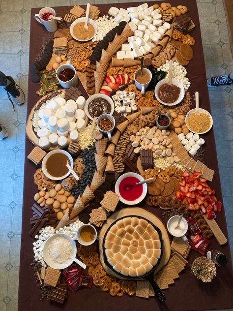 S’mores Charcuterie Table, Smores Night Party Ideas, Trail Mix Charcuterie Board, S’more Charcuterie Board Designs, Campfire Charcuterie Board, Indoor S’mores Charcuterie, S’mores Party Ideas, Smores Charcuterie Board Ideas, Smore Charcuterie Boards