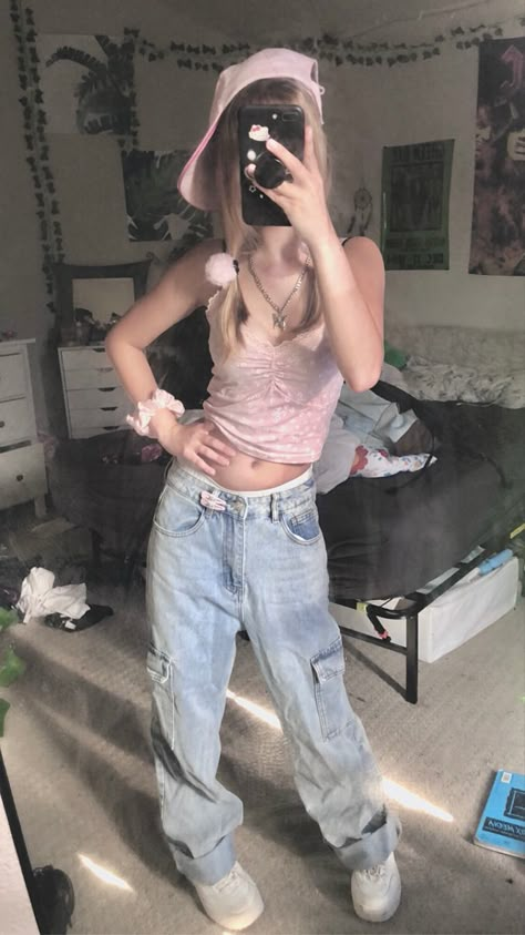 Fit Pics, Ripped Jeans Outfit, Pink Fits, Jeans Outfit, Y2k Streetwear, Y2k Aesthetic, Fit Inspo, Dream Clothes, Ripped Jean