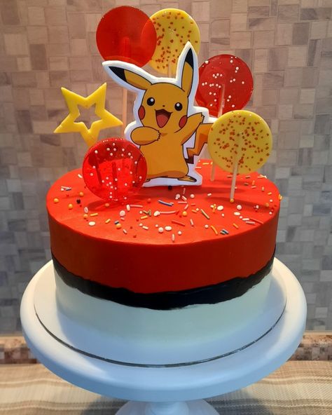 Pokemon Simple Cake, Pokemon Cake Decoration, Pikachu Cake Buttercream, Simple Pikachu Cake, Pickachoo Cake Design, Pokemon Cake Simple, Pokemon Birthday Cake Easy, Pokémon Cake Diy, Pokemon Cake Ideas Diy