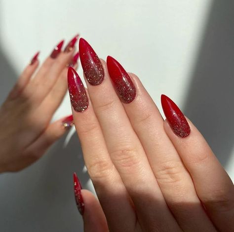 Bridal Nail Art Designs, Red Wedding Nails, Red And Gold Nails, Bridal Nails Designs, Bridal Nail, Wedding Manicure, Minimal Nails Art, Bridal Nail Art, Maroon Nails