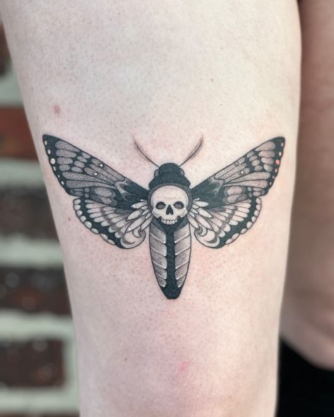 stills of casey’s hawkmoth, thanks again 🫶🏼 . would love to tattoo more bugs! and organic matter in general. will always say yes to floral, botanical, fruits and vegetables, illustrative, birds, sea creatures…a non exhaustive list✨ . books are open 🦋 tattooing at @_i_am_art in philadelphia . #phillytattoo #philadelphiatattoo #qttr #hawkmoth #deathsheadhawkmoth Butterfly And Skull, Beautiful Butterfly Tattoos, Pain Chart, Berlin Tattoo, Gallery Tattoo, Women Tattoos, Tattoos For Girls, Fine Line Tattoo, Moth Tattoo